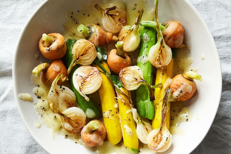 Delicate vegetables are cute... but they're better with butter sauce. 