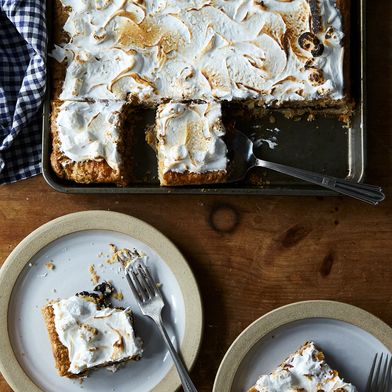 The Only Plan You Need for the Weekend is S'mores Slab Pie