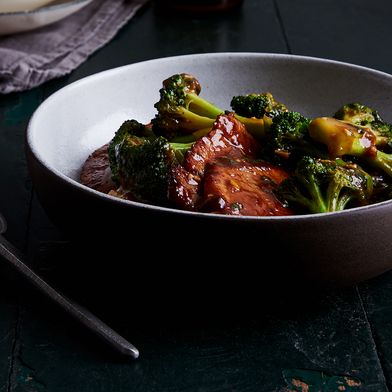 Pan-Fried Pork Chops with Scallions and Broccoli