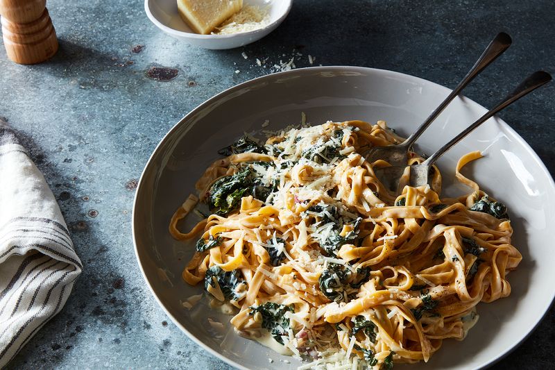 Pasta with Yogurt and Spicy Creamed Kale
