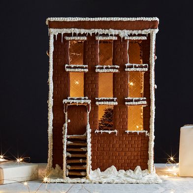 Our Dream Gingerbread Brownstone (& Tips for Making Your Own Gingerbread House)